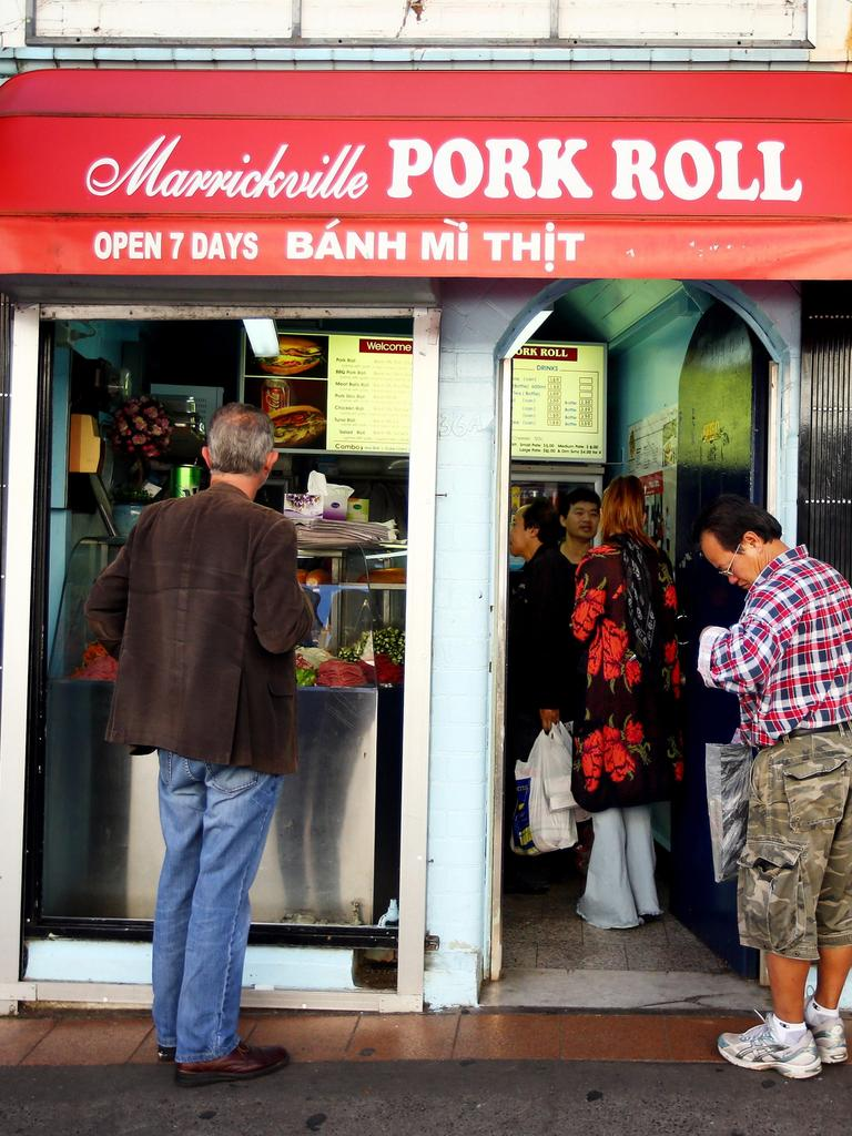 “每天以泪洗面”！澳总理自曝因谩骂情绪崩溃！网友：？ 此前街头买猪肉卷被骂惨，独子被曝“拼爹”走后门进大厂，享VVIP待遇-小辉娱乐网