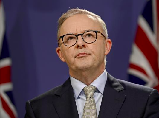 “每天以泪洗面”！澳总理自曝因谩骂情绪崩溃！网友：？ 此前街头买猪肉卷被骂惨，独子被曝“拼爹”走后门进大厂，享VVIP待遇-小辉娱乐网