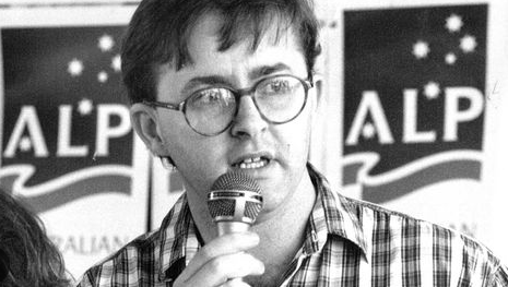 “每天以泪洗面”！澳总理自曝因谩骂情绪崩溃！网友：？ 此前街头买猪肉卷被骂惨，独子被曝“拼爹”走后门进大厂，享VVIP待遇-小辉娱乐网