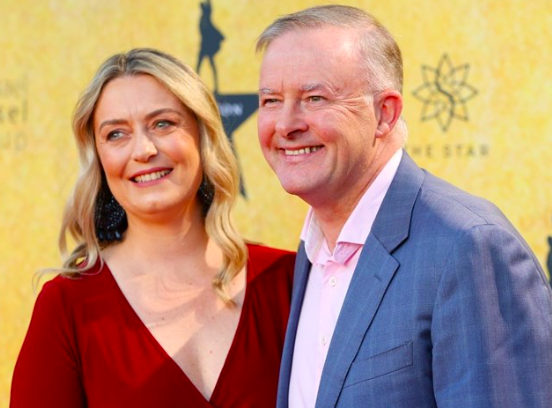 “每天以泪洗面”！澳总理自曝因谩骂情绪崩溃！网友：？ 此前街头买猪肉卷被骂惨，独子被曝“拼爹”走后门进大厂，享VVIP待遇-小辉娱乐网