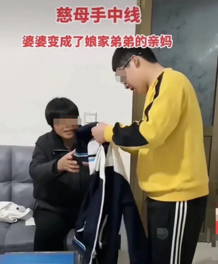 河北女子父母双亡，想带14岁弟弟去婆家生活，女子还没开口，婆婆的举动让她泪流满面